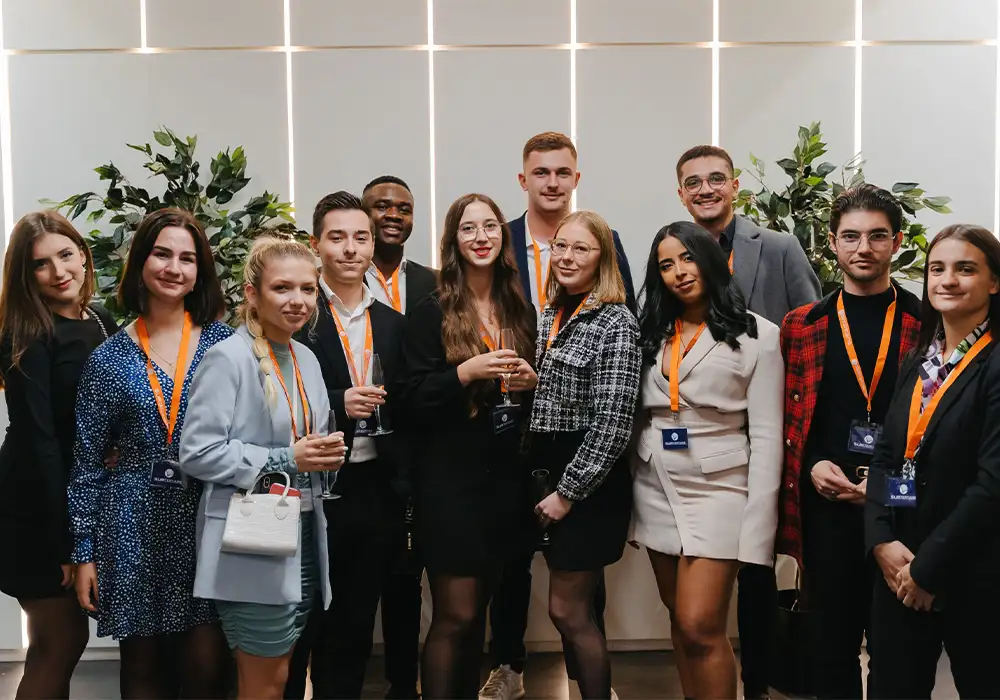 Groupes élèves de suptertiaire pour l'inauguration du campus King Charles à Lyon