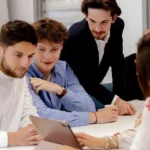 Étudiants en cours de property management